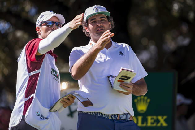 Open de Espana presented by Madrid - Day Two MADRID, SPAIN - OCTOBER 9: Eugenio Chacarra of Spain (R) interacts with his caddie on day two of the Open de Espana presented by Madrid at Club de Campo Villa de Madrid on October 9, 2026 in Madrid, Spain. Madrid Club de Campo Villa de Madrid Madrid Spain Copyright: xAlbertoxGardinx AGardin_20261009_Golf_Esp_Mad_1143