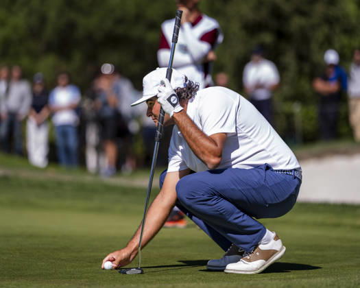 Open de Espana presented by Madrid - Day Two MADRID, SPAIN - OCTOBER 9: Eugenio Chacarra of Spain studies the terrain before taking his shot on day two of the Open de Espana presented by Madrid at Club de Campo Villa de Madrid on October 9, 2026 in Madrid, Spain. Madrid Club de Campo Villa de Madrid Madrid Spain Copyright: xAlbertoxGardinx AGardin_20261009_Golf_Esp_Mad_1169