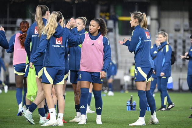 KAUNAS, LITHUANIA 20261009 Felicia Schröder warms up for Friday s football match, World Cup playoff, between Lithuania and Sweden at Dariaus ir Girà no stadionas.