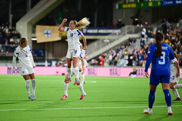 LKS 20261009 FInnish players Ria Öling (left) and Lotta Lindström celebrating 2-0 goal by Lindström during the women s World Cup European Qualifying play-off round first leg football match between Finland and Serbia in Tampere, Finland, on October 9, 2026, ahead of the 2027 FIFA Women s World Cup. - ANSSI TAKALA Tampere Finland Q6waRvc-OAA  Copyright: xAnssixTakalax Q6waRvc-OAA