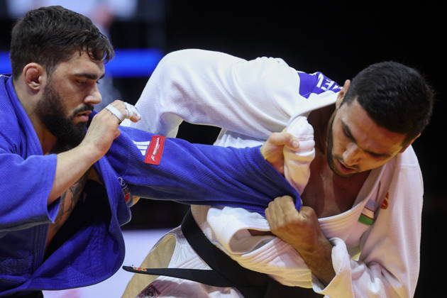 AZERBAIJAN, BAKU - OCTOBER 9, 2026: Gennaro Pirelli (L) of Italy and Tulkinbek Turdiev of Uzbekistan compete in their -100 kg bout as part of the 2026 World Judo Championships at the National Gymnastics Arena 2026 World Judo Championships In Baku - ZUMAt113 20261009_zaa_t113_727 Copyright: xMikhailxSinitsynx