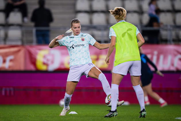 261009 Ada Martine Hegerberg of Norway warms up ahead of the FIFA Women s World Cup Qualifier football match between Romania and Norway on October 9, 2026 in Bucharest. Photo: Marius Simensen BILDBYRAN COP 238 bbeng dam FIFA World Cup, WM, Weltmeisterschaft, Fussball qualifiers football fotball fotboll landskamp norge norway romania soccer vm kvalik vm-kvalifisering kvinner Copyright: MARIUSxSIMENSEN BB261009BB505