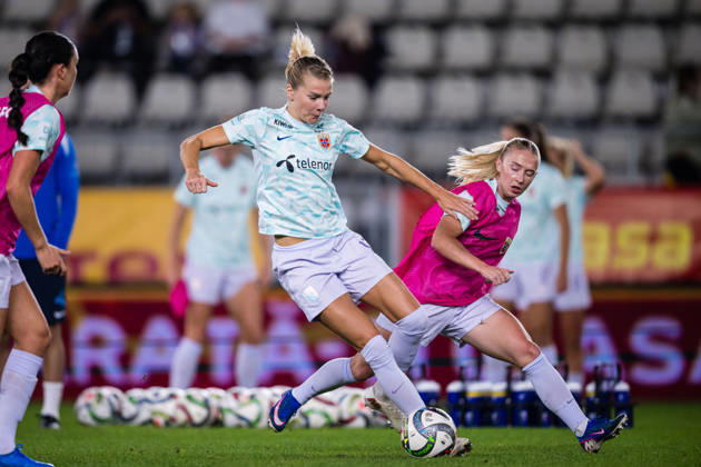 261009 Ada Martine Hegerberg of Norway warms up ahead of the FIFA Women s World Cup Qualifier football match between Romania and Norway on October 9, 2026 in Bucharest. Photo: Marius Simensen BILDBYRAN COP 238 bbeng dam FIFA World Cup, WM, Weltmeisterschaft, Fussball qualifiers football fotball fotboll landskamp norge norway romania soccer vm kvalik vm-kvalifisering kvinner Copyright: MARIUSxSIMENSEN BB261009BB508