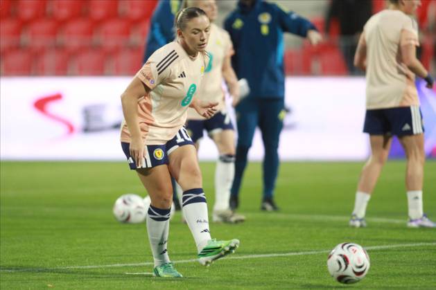 Kirsty Hanson of Scotland warms up ahead of kick-off. Czechia Women v Scotland Women, Women s European World Cup Qualifier, Football, Stadion Arnosta, Pardubice, Czechia - 09 Oct 2026Pardubice Stadion Arnosta Czech Republic  Copyright: xMilanxKammermayer Shutterstockx 17195777h