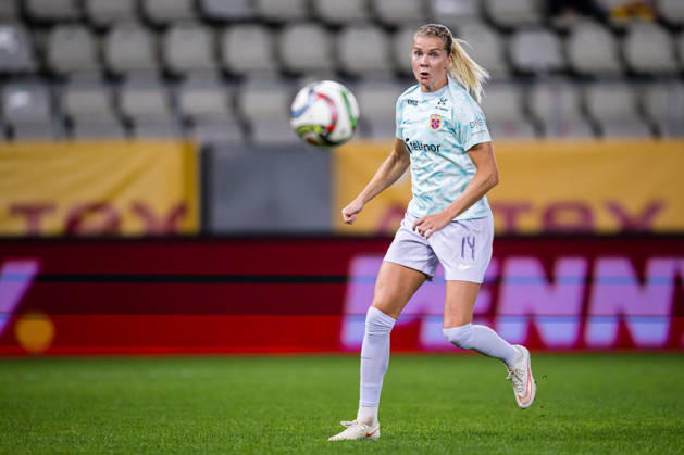 261009 Ada Martine Hegerberg of Norway warms up ahead of the FIFA Women s World Cup Qualifier football match between Romania and Norway on October 9, 2026 in Bucharest. Photo: Marius Simensen BILDBYRAN COP 238 bbeng dam FIFA World Cup, WM, Weltmeisterschaft, Fussball qualifiers football fotball fotboll landskamp norge norway romania soccer vm kvalik vm-kvalifisering kvinner Copyright: MARIUSxSIMENSEN BB261009BB518