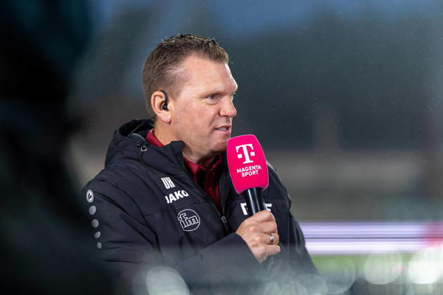 Uwe Koschinat (Rot-Weiss Essen, Cheftrainer) im Interview bei Magenta GER, SC Preussen Muenster vs. Rot-Weiss Essen, Fussball, 3. Liga, 8. Spieltag, Spielzeit 2026 2027, 09.10.2026 DFL Regulations prohibit any use of photographers as image sequences and or quasi-video. GER, SC Preussen Muenster vs. Rot-Weiss Essen, Fussball, 3. Liga, 8. Spieltag, Spielzeit 2026 2027, 09.10.2026 Muenster Copyright: xEibner-Pressefoto JanxRollingerx EP_JSK