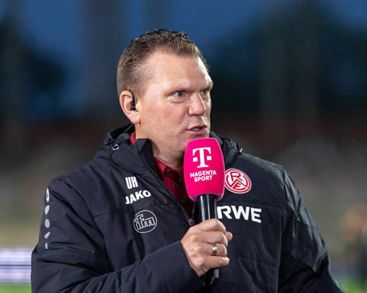 Uwe Koschinat (Rot-Weiss Essen, Cheftrainer) im Interview bei Magenta GER, SC Preussen Muenster vs. Rot-Weiss Essen, Fussball, 3. Liga, 8. Spieltag, Spielzeit 2026 2027, 09.10.2026 DFL Regulations prohibit any use of photographers as image sequences and or quasi-video. GER, SC Preussen Muenster vs. Rot-Weiss Essen, Fussball, 3. Liga, 8. Spieltag, Spielzeit 2026 2027, 09.10.2026 Muenster Copyright: xEibner-Pressefoto JanxRollingerx EP_JSK