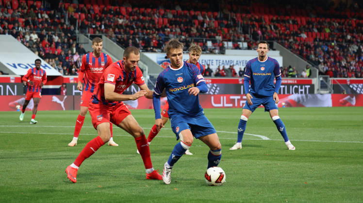 09.10.2026, xrekx, Fussball 2.Bundesliga, 1.FC Heidenheim - 1.FC Kaiserslautern v.l. Jonas Föhrenbach Foehrenbach (1FC Heidenheim 1846) Naatan Skyttä Skyttae (1.FC Kaiserslautern) Zweikampf, Aktion, action, battle for the ball (DFL DFB REGULATIONS PROHIBIT ANY USE OF PHOTOGRAPHS as IMAGE SEQUENCES and or QUASI-VIDEO) Heidenheim