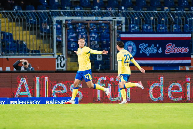 2. Bundesliga: Eintracht Braunschweig vs. Holstein Kiel, 09.10.2026 TOR, JUBEL zum 1:0 durch Jan Urbich (Eintracht Braunschweig, 27); Fußball, 2. Bundesliga, 7. Spieltag: Eintracht Braunschweig vs. Holstein Kiel am 09.10.2026 im Eintracht-Stadion, Braunschweig DFL REGULATIONS PROHIBIT ANY USE OF PHOTOGRAPHS AS IMAGE SEQUENCES AND OR QUASI-VIDEO. Copyright: xBEAUTIFULxSPORTS Tonhäuserx