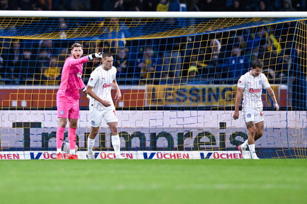 09.10.2026, Fussball, 2. Bundesliga, Eintracht Braunschweig - Holstein Kiel, Timon Weiner (Holstein Kiel), Ivan NekiÄ‡ (Holstein Kiel) xRHR-FOTO DEx Copyright: TeresaxKroeger RHR-FOTOx RHR-FOTO DE