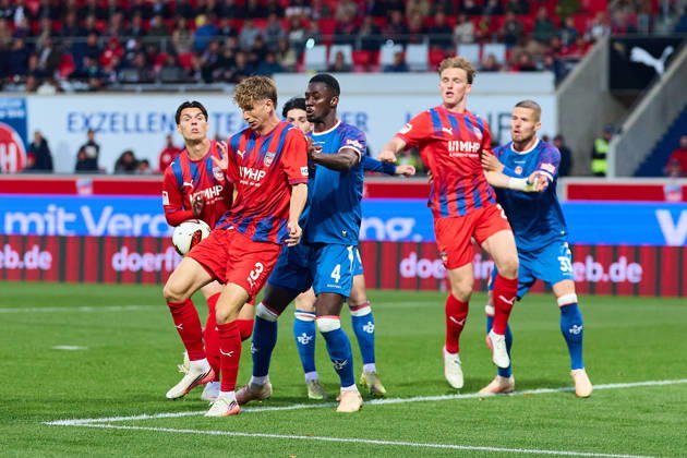 Strafraumszene Mathias Honsak (1.FC Heidenheim, 17), Jan Schoeppner (1.FC Heidenheim, 03), Maxwell Gyamfi (1. FC Kaiserslautern, 04), Mikkel Kaufmann (1.FC Heidenheim, 29), Jan Elvedi (1. FC Kaiserslautern, 33) GER, 1. FC Heidenheim 1846 vs. 1. FC Kaiserslautern, Fussball, 2. Bundesliga, 7. Spieltag, Spielzeit 2026 2027, 09.10.2026 DFL regulations prohibit any use of photographs as image sequences and or quasi-video. GER, 1. FC Heidenheim 1846 vs. 1. FC Kaiserslautern, Fussball, 2. Bundesliga, 7. Spieltag, Spielzeit 2026 2027, 09.10.2026 Heidenheim an der Brenz Copyright: xEibner-Pressefoto GeraldxOelze-dexStoppanyx EP_ODS