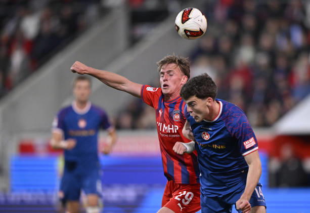 Kopfballduell Zweikampf Aktion Mikkel Kaufmann 1. FC Heidenheim 1846 FCH (29) gegen Jacob Rasmussen 1. FC Kaiserslautern FCK (14) 1. FC Heidenheim 1846 FCH vs 1. FC Kaiserslautern 09.10..2026 DFL REGULATIONS PROHIBIT ANY USE OF PHOTOGRAPHS AS IMAGE SEQUENCES AND OR QUASI-VIDEO 1. FC Heidenheim 1846 FCH vs 1. FC Kaiserslautern