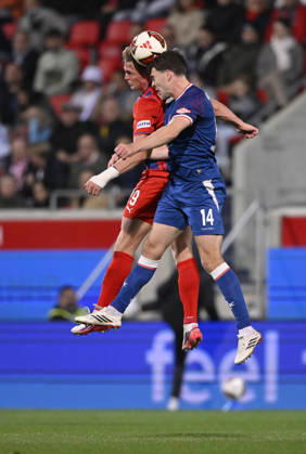Kopfballduell Zweikampf Aktion Mikkel Kaufmann 1. FC Heidenheim 1846 FCH (29) gegen Jacob Rasmussen 1. FC Kaiserslautern FCK (14) 1. FC Heidenheim 1846 FCH vs 1. FC Kaiserslautern 09.10..2026 DFL REGULATIONS PROHIBIT ANY USE OF PHOTOGRAPHS AS IMAGE SEQUENCES AND OR QUASI-VIDEO 1. FC Heidenheim 1846 FCH vs 1. FC Kaiserslautern