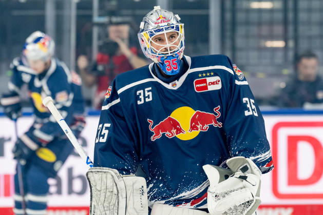 Mathias Niederberger (Torwart, EHC Red Bull Muenchen, 35) beim Warmup GER, EHC Red Bull Muenchen vs. ERC Ingolstadt, DEL, Saison 2026 2027, 7. Spieltag, 09.10.2026. Foto: HMB Media Franz Feiner Copyright: HMBxMedia FranzxFeiner
