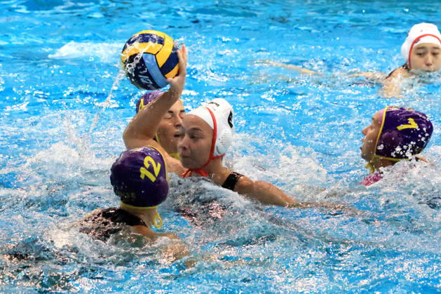 09.10.2026, GER, DEU, Deutschland Wasserball Frauen ,Wasserbal Champion League Qualifikation, Saison 2026, Berlin, Spandau 04 vs. UVSE Gesa Deike ( Spandau04 6 ) Kinga Peresztegi Nagy ( UVSE 12 ), Rebecca Parkes ( UVSE 4 ) nordphoto GmbH Engler Berlin Schwimmhalle-Schoeneberg Berlin Deutschland Copyright: xNordphotox xEnglerx