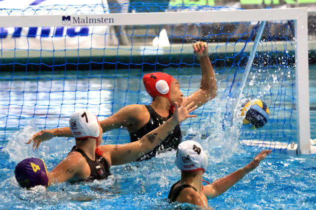 09.10.2026, GER, DEU, Deutschland Wasserball Frauen ,Wasserbal Champion League Qualifikation, Saison 2026, Berlin, Spandau 04 vs. UVSE Mia Rycraw ( Spandau04 1 ), Kinga Mihaly ( Spandau04 7 ), Rebecca Parkes ( UVSE 4 ) nordphoto GmbH Engler Berlin Schwimmhalle-Schoeneberg Berlin Deutschland Copyright: xNordphotox xEnglerx