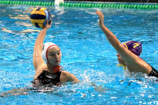 09.10.2026, GER, DEU, Deutschland Wasserball Frauen ,Wasserbal Champion League Qualifikation, Saison 2026, Berlin, Spandau 04 vs. UVSE Akari Inaba ( Spandau04 2 ), Vanda Laura Baksa ( UVSE 7 ) nordphoto GmbH Engler Berlin Schwimmhalle-Schoeneberg Berlin Deutschland Copyright: xNordphotox xEnglerx