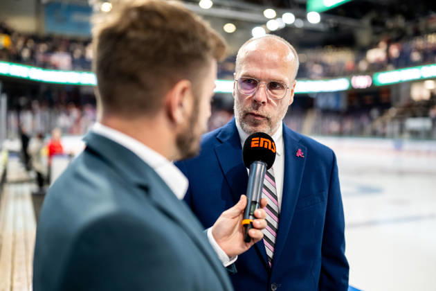 09.10.2026 - Eishockey - Saison 2026 2027 - Penny DEL - Nürnberg Ice Tigers Icetigers - Adler Mannheim - ThHa - xthxhax - Stefan Ustorf (Geschäftsführer Nürnberg Ice Tigers, NIT ) im Interview mit Christian Rupp (Stadionsprecher, Nürnberg Ice Tigers, NIT )