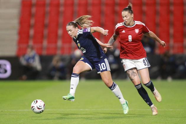 Kirsty Hanson of Scotland and Andrea Staskova of Czechia in action. Czechia Women v Scotland Women, Women s European World Cup Qualifier, Football, Stadion Arnosta, Pardubice, Czechia - 09 Oct 2026Pardubice Stadion Arnosta Czech Republic  Copyright: xMilanxKammermayer Shutterstockx 17195777aa