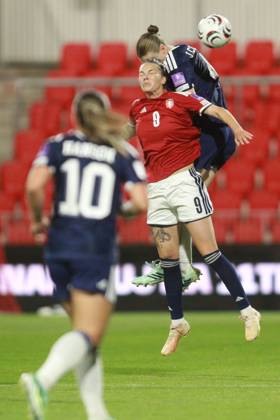 Jenna Clark of Scotland and Andrea Staskova of Czechia heads the balls. Czechia Women v Scotland Women, Women s European World Cup Qualifier, Football, Stadion Arnosta, Pardubice, Czechia - 09 Oct 2026Pardubice Stadion Arnosta Czech Republic  Copyright: xMilanxKammermayer Shutterstockx 17195777ac