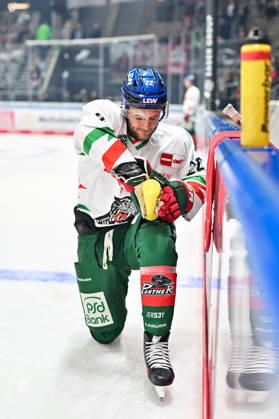 Penny DEL; Augsburger Panther - Fischtown Pinguins, 09.10.2026 aUGSBURG, GERMANY; 09. OCTOBER: im Bild Noel HOEFENMAYER (Augsburger Panther 22) bein warmup vor dem Match der Penny DEL zwischen den Augsburger Panthern und den Fischtown Pinguins am 7. Spieltag im Curt Frenzel Stadion Copyright: xBEAUTIFULxSPORTS Goldbergx