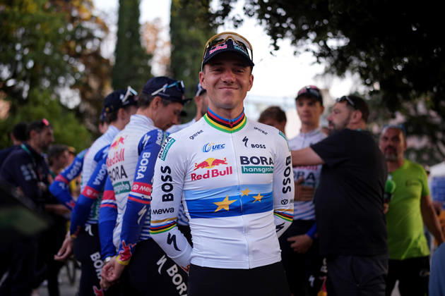 Belgium s Remco Evenepoel of Red Bull - Bora - Hansgrohe during the team presentation on the eve of the 120th edition of Il Lombardia cycling race, in Bergamo on October 9, 2026, prior to the 239 km one-day race from Bergamo to Como, Italy. Copyright: xMarcoxAlpozzi LaPressex