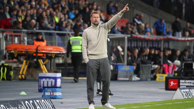 Braunschweig vs Kiel, 2. BL Braunschweig, 09.10.2026, Fußball, Herren, 2. BL, Saison 2026 2027, Eintracht Braunschweig vs. Holstein Kiel: Cheftrainer Lars Kornetka (Eintracht Braunschweig) (DFL DFB REGULATIONS PROHIBIT ANY USE OF PHOTOGRAPHS as IMAGE SEQUENCES and or QUASI-VIDEO) Stadion an der Hamburger Straße Niedersachsen Deutschland