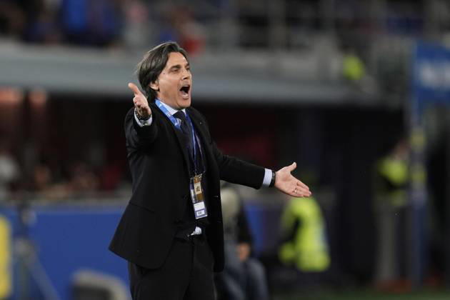Turkiye s Headcoach Vincenzo Montella shouts instructions to his players during the Friendly Matches 2024 between Italy and Turkiye at Renato Dall& x2019;Ara Stadium - Soccer - Bologna, Italy - Tuesday June 4, 2024 Copyright: xMassimoxPaolone LaPressex