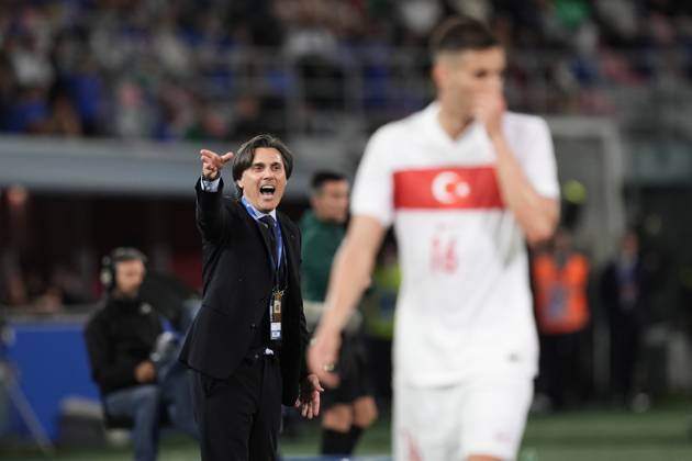 Turkiye s Headcoach Vincenzo Montella shouts instructions to his players during the Friendly Matches 2024 between Italy and Turkiye at Renato Dall& x2019;Ara Stadium - Soccer - Bologna, Italy - Tuesday June 4, 2024 Copyright: xMassimoxPaolone LaPressex