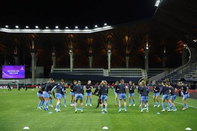 FELCSUT, 09-10-2026 , Pancho Arena, season 2026 2027 , UEFA worldcup qualification football play-offs round 1 , match between Hungary and The Netherlands (women) 1st leg , Pictures shows Netherlands players during the warming up Hungary - Netherlands (women) x208074114x Copyright: