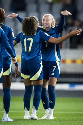 261009 Felicia Schröder and Matilda Vinberg of Sweden celebrates after 0-3 during the FIFA Women s World Cup qualifier play-off football match between Lithuania and Sweden on October 9, 2026 in Kaunas. Photo: Mathias Bergeld BILDBYRAN kod MB MB1418 fotboll football soccer fotball vm-kval kval fifa womens world cup qualifier qualifier playoff lithuania sverige sweden dam bbeng play-off jubel Copyright: MATHIASxBERGELD BB261009MB096