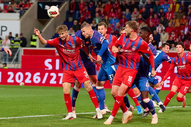 Kopfballduell im Strafraum Jan Schoeppner (1.FC Heidenheim, 03), Jan Elvedi (1. FC Kaiserslautern, 33), Julian Niehues (1.FC Heidenheim, 16), Maxwell Gyamfi (1. FC Kaiserslautern, 04) GER, 1. FC Heidenheim 1846 vs. 1. FC Kaiserslautern, Fussball, 2. Bundesliga, 7. Spieltag, Spielzeit 2026 2027, 09.10.2026 DFL regulations prohibit any use of photographs as image sequences and or quasi-video. GER, 1. FC Heidenheim 1846 vs. 1. FC Kaiserslautern, Fussball, 2. Bundesliga, 7. Spieltag, Spielzeit 2026 2027, 09.10.2026 Heidenheim an der Brenz Copyright: xEibner-Pressefoto GeraldxOelze-dexStoppanyx EP_ODS
