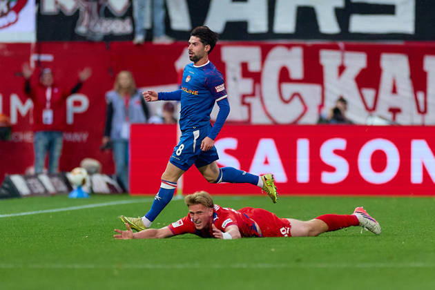 Semih Sahin (1. FC Kaiserslautern, 08), Mikkel Kaufmann (1.FC Heidenheim, 29) GER, 1. FC Heidenheim 1846 vs. 1. FC Kaiserslautern, Fussball, 2. Bundesliga, 7. Spieltag, Spielzeit 2026 2027, 09.10.2026 DFL regulations prohibit any use of photographs as image sequences and or quasi-video. GER, 1. FC Heidenheim 1846 vs. 1. FC Kaiserslautern, Fussball, 2. Bundesliga, 7. Spieltag, Spielzeit 2026 2027, 09.10.2026 Heidenheim an der Brenz Copyright: xEibner-Pressefoto GeraldxOelze-dexStoppanyx EP_ODS