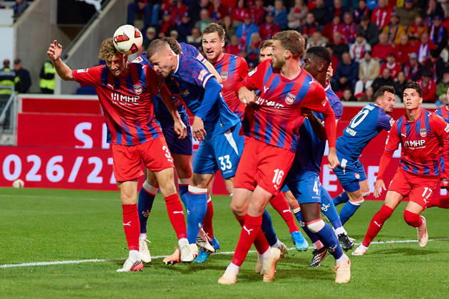 Kopfballduell im Strafraum Jan Schoeppner (1.FC Heidenheim, 03), Jan Elvedi (1. FC Kaiserslautern, 33), Julian Niehues (1.FC Heidenheim, 16), Maxwell Gyamfi (1. FC Kaiserslautern, 04) GER, 1. FC Heidenheim 1846 vs. 1. FC Kaiserslautern, Fussball, 2. Bundesliga, 7. Spieltag, Spielzeit 2026 2027, 09.10.2026 DFL regulations prohibit any use of photographs as image sequences and or quasi-video. GER, 1. FC Heidenheim 1846 vs. 1. FC Kaiserslautern, Fussball, 2. Bundesliga, 7. Spieltag, Spielzeit 2026 2027, 09.10.2026 Heidenheim an der Brenz Copyright: xEibner-Pressefoto GeraldxOelze-dexStoppanyx EP_ODS