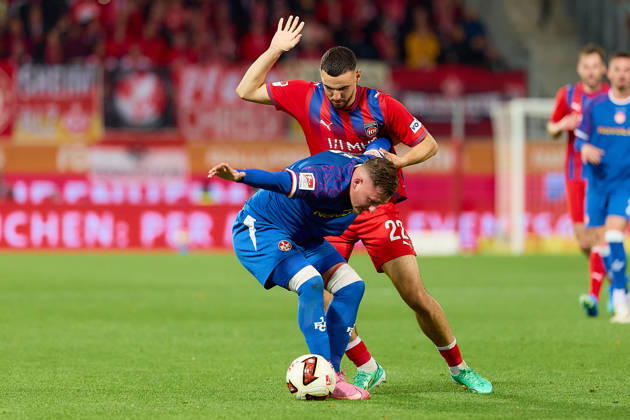 Zweikampf, Duell zwischen Marlon Ritter (1. FC Kaiserslautern, 07) und Oualid Mhamdi (1.FC Heidenheim, 22) GER, 1. FC Heidenheim 1846 vs. 1. FC Kaiserslautern, Fussball, 2. Bundesliga, 7. Spieltag, Spielzeit 2026 2027, 09.10.2026 DFL regulations prohibit any use of photographs as image sequences and or quasi-video. GER, 1. FC Heidenheim 1846 vs. 1. FC Kaiserslautern, Fussball, 2. Bundesliga, 7. Spieltag, Spielzeit 2026 2027, 09.10.2026 Heidenheim an der Brenz Copyright: xEibner-Pressefoto GeraldxOelze-dexStoppanyx EP_ODS