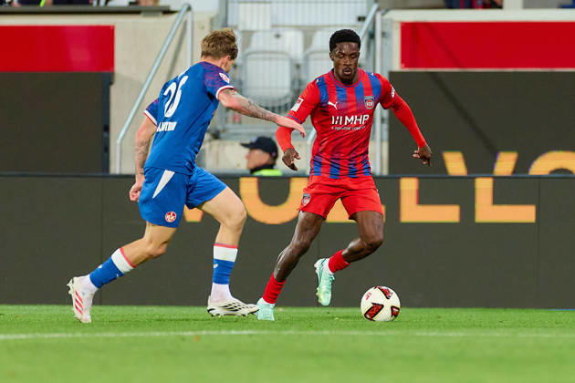 Zweikampf, Duell zwischen Paul Joly (1. FC Kaiserslautern, 26) und Christian Conteh (1.FC Heidenheim, 10) GER, 1. FC Heidenheim 1846 vs. 1. FC Kaiserslautern, Fussball, 2. Bundesliga, 7. Spieltag, Spielzeit 2026 2027, 09.10.2026 DFL regulations prohibit any use of photographs as image sequences and or quasi-video. GER, 1. FC Heidenheim 1846 vs. 1. FC Kaiserslautern, Fussball, 2. Bundesliga, 7. Spieltag, Spielzeit 2026 2027, 09.10.2026 Heidenheim an der Brenz Copyright: xEibner-Pressefoto GeraldxOelze-dexStoppanyx EP_ODS