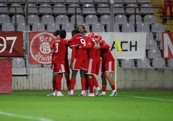 Fussball, Herren, Regionalliga Bayern, Saison 2026 2027, FC Bayern München II - SpVgg Unterhaching, Grünwalder Stadion 1:0 durch Noah Codjo-Evora (FC Bayern München II) Tor, Jubel