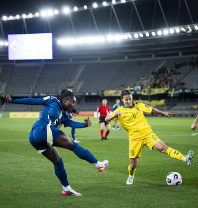 261009 Monica Jusu Bah of Sweden and Tereza Romanovskaja of Lithuania during the FIFA Women s World Cup qualifier play-off football match between Lithuania and Sweden on October 9, 2026 in Kaunas. Photo: Mathias Bergeld BILDBYRAN kod MB MB1418 fotboll football soccer fotball vm-kval kval fifa womens world cup qualifier qualifier playoff lithuania sverige sweden dam bbeng play-off Copyright: MATHIASxBERGELD BB261009MB100