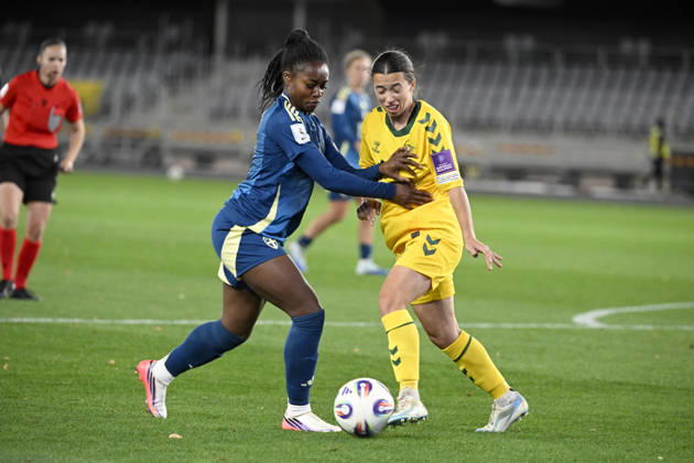 KAUNAS, LITAUEN 20261009 Sveriges Monica Jusu Bah under fredagens fotbollsmatch, VM-playoff, mellan Litauen och Sverige pa Dariaus ir GirÃ no stadionas.