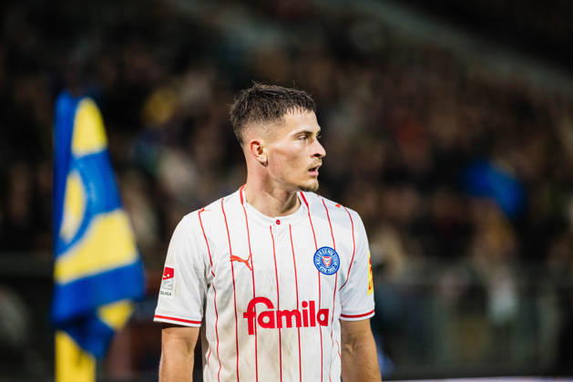 2. Bundesliga: Eintracht Braunschweig vs. Holstein Kiel, 09.10.2026 Adrian Kapralik (Holstein Kiel, 20); Fußball, 2. Bundesliga, 7. Spieltag: Eintracht Braunschweig vs. Holstein Kiel am 09.10.2026 im Eintracht-Stadion, Braunschweig DFL REGULATIONS PROHIBIT ANY USE OF PHOTOGRAPHS AS IMAGE SEQUENCES AND OR QUASI-VIDEO. Copyright: xBEAUTIFULxSPORTS Tonhäuserx