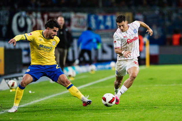 2. Bundesliga: Eintracht Braunschweig vs. Holstein Kiel, 09.10.2026 Adrian Kapralik (Holstein Kiel, 20) gegen Fabio Di Michele Sanchez (Eintracht Braunschweig, 22); Fußball, 2. Bundesliga, 7. Spieltag: Eintracht Braunschweig vs. Holstein Kiel am 09.10.2026 im Eintracht-Stadion, Braunschweig DFL REGULATIONS PROHIBIT ANY USE OF PHOTOGRAPHS AS IMAGE SEQUENCES AND OR QUASI-VIDEO. Copyright: xBEAUTIFULxSPORTS Tonhäuserx
