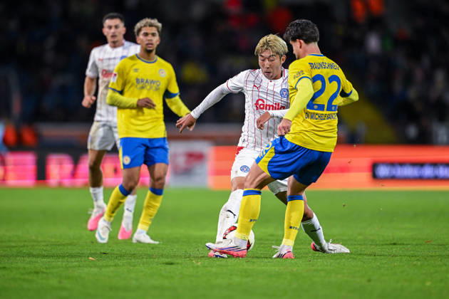09.10.2026, Fussball, 2. Bundesliga, Eintracht Braunschweig - Holstein Kiel, Hiroki Sekine (Holstein Kiel), Fabio Di Michele Sanchez (Eintracht Braunschweig) xRHR-FOTO DEx Copyright: TeresaxKroeger RHR-FOTOx RHR-FOTO DE