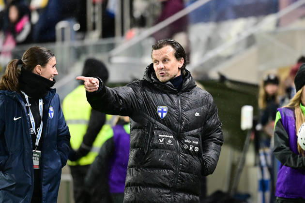 LKS 20261009 Head coach Marko Saloranta of Finland during the women s World Cup European Qualifying play-off round first leg football match between Finland and Serbia in Tampere, Finland, on October 9, 2026, ahead of the 2027 FIFA Women s World Cup. - ANSSI TAKALA Tampere Finland D4jJYEhitAE  Copyright: xAnssixTakalax D4jJYEhitAE