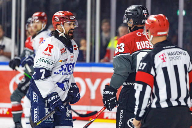 COLONGE, GERMANY - 9 OCTOBER 2026: Image shows Bittner Dominik (Schwenninger Wild Wings, 7) and Russell Patrick (Kölner Haie, 63) during PENNY DEL 2026 27 Regular Season, Matchday 7: Kölner Haie vs Schwenninger Wild Wings at LANXESS arena on 9 10 2026 in Colonge, Germany. Germany Copyright: xFröhlichxPascalx