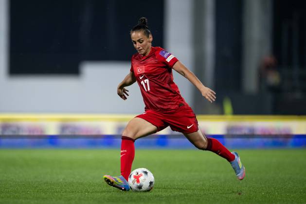 Turkiye v Slovenia - 2027 FIFA Women’s World Cup European Qualifiers ISTANBUL, TURKIYE - OCTOBER 9: Ilayda Civelek (17) of Turkiye in action during the 2027 FIFA Women’s World Cup European qualifiers play-off first-leg match between Turkiye and Slovenia at Pendik Stadium in Istanbul, Turkiye, on October 9, 2026. Didem Mente Anadolu Istanbul Turkey. Editorial use only. Please get in touch for any other usage. Copyright: x2026xAnadoluxDidemxMentex
