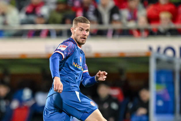 Jan Elvedi (1. FC Kaiserslautern) Schaut waehrend des spiels der 2. Bundesliga zwischen 1. FC Heidenheim und 1. FC Kaiserslautern, Voith-Arena am 09. October 2026 in Heidenheim an der Brenz, Deutschland. (Foto von Harry Langer DeFodi Images) +++ Jan Elvedi (1. FC Kaiserslautern) Looks on during the 2nd Bundesliga match between 1. FC Heidenheim and 1. FC Kaiserslautern at Voith-Arena on October 9, 2026 in Heidenheim an der Brenz, Germany. (Photo by Harry Langer DeFodi Images) DFB DFL REGULATIONS PROHIBIT ANY USE OF PHOTOGRAPHS AS IMAGE SEQUENCES AND OR QUASI-VIDEO. (Photo by Harry Langer DeFodi Images) DFB DFL REGULATIONS PROHIBIT ANY USE OF PHOTOGRAPHS AS IMAGE SEQUENCES AND OR QUASI-VIDEO. -