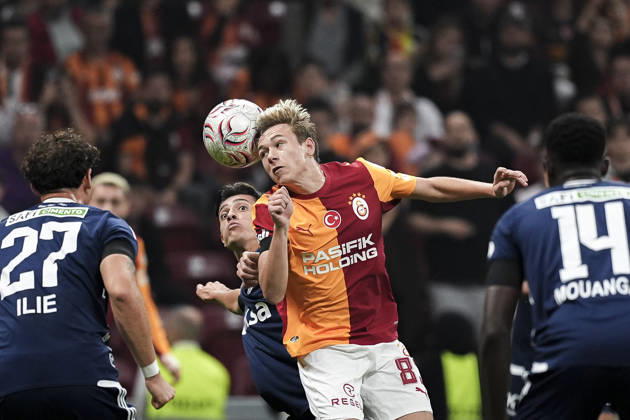 Galatasaray v Kasimpasa - Turkish Super Lig ISTANBUL, TURKIYE - OCTOBER 09: Aleksey Batrakov of Galatasaray competes against Ayberk Karapo of Kasimpasa during the Turkish Super Lig match week 7 between Galatasaray and Kasimpasa at RAMS Park in Istanbul, Turkiye on October 09, 2026. Arife Karakum Anadolu Istanbul Turkey. Editorial use only. Please get in touch for any other usage.  Copyright: x2026xAnadoluxArifexKarakumx