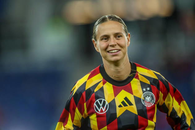 GER, Karlsruhe, Deutschland vs Australien, FIFA, DFB, Fussball, Spielzeit 2026 2027, BBBank Wildpark, Freundschaftsspiel im Bild v.l.: Klara Bühl (Deutschland, Frauen Nationalmannschaft) DFB DFL REGULATIONS PROHIBIT ANY USE OF PHOTOGRAPHS AS IMAGE SEQUENCES AND OR QUASI-VIDEO, 09.10.2026 Copyright: HMBxMedia HendrikxHamelau
