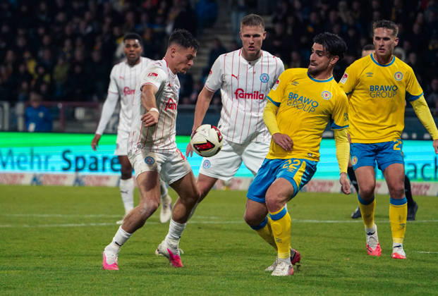 Deutschland: Fussball 2. Bundesliga 2026 2027, 7. Spieltag - Eintracht Braunschweig vs Holstein Kiel - Eintracht-Stadion (Braunschweig): Torchance Adrian Kapralik Adrian Kapralik (Holstein Kiel, 20) Copyright: xAymanxAlahmedx