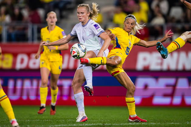 261009 Julie Blakstad of Norway and Olga Iordachiusi of Romania during the FIFA Women s World Cup Qualifier football match between Romania and Norway on October 9, 2026 in Bucharest. Photo: Marius Simensen BILDBYRAN COP 238 bbeng dam FIFA World Cup, WM, Weltmeisterschaft, Fussball qualifiers football fotball fotboll landskamp norge norway romania soccer vm kvalik vm-kvalifisering kvinner Copyright: MARIUSxSIMENSEN BB261009BB669